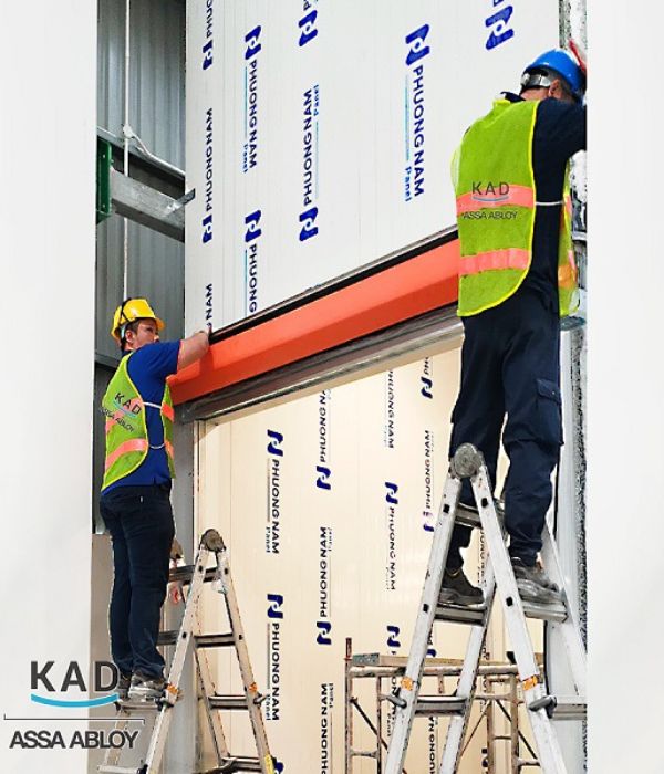 lắp đặt cửa cuốn tự động phục hồi