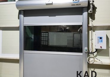 Vị trí lắp ngay cửa kho bên trong nhà xưởng