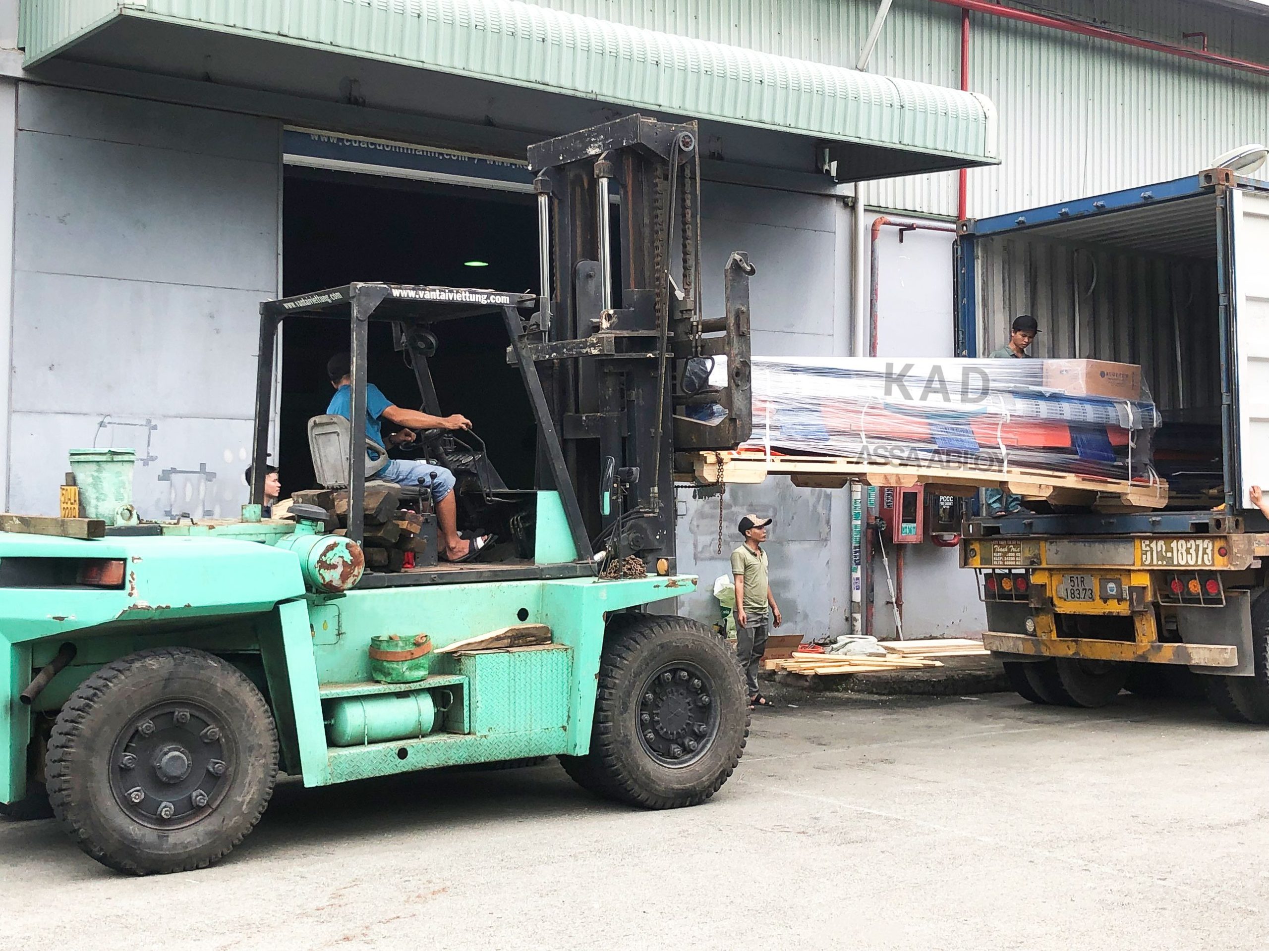 cửa cuốn tụ phục hồi thích hơp lắp phòng thổi bụi
