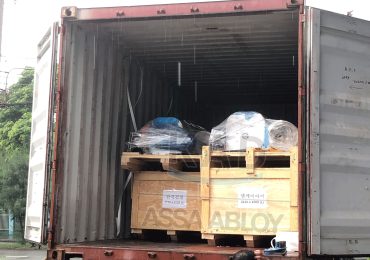 cua-cuon-toc-do-cao-kad-5000-duoc-dua-len-xe-cong-02