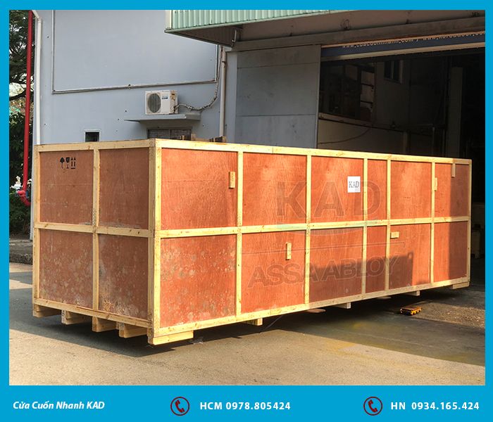 kiện hàng cửa cuốn nhanh sản xuất cửa